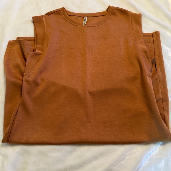 Tan Sleeveless Dress - Picture 3 of 11